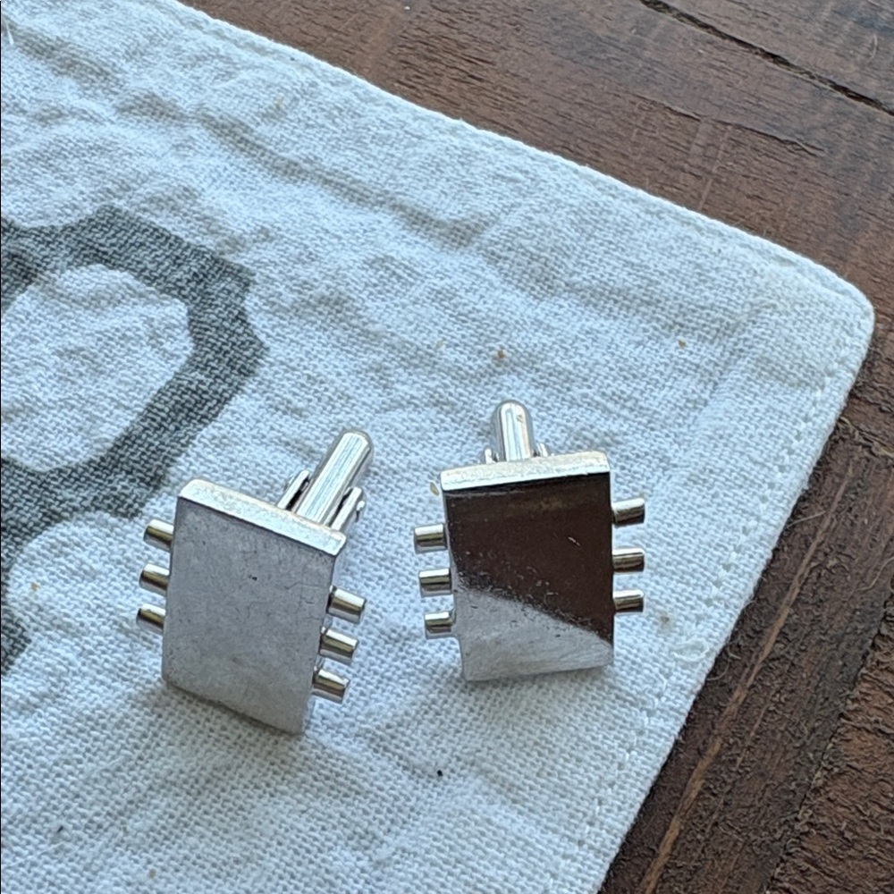 Modern Silver Rectangular Cufflinks - Picture 2 of 6